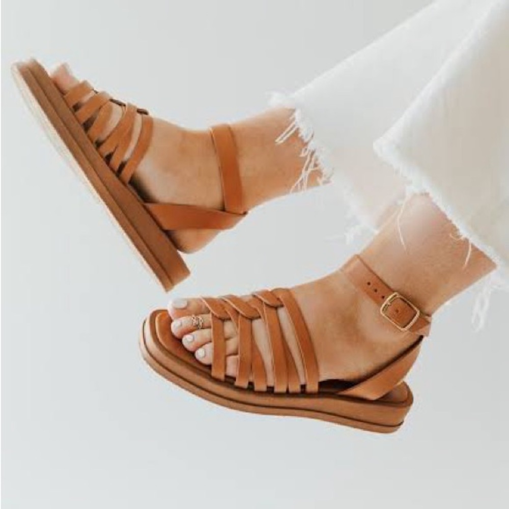Piper & Scoot x Seychelles Mallory Sandal in Tan - Multi-Strap Sandals